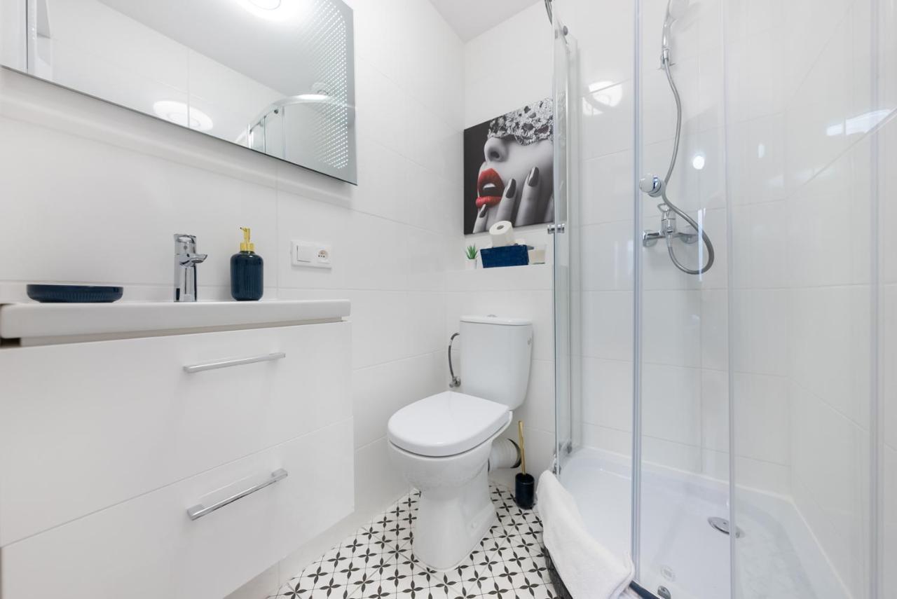 Unit Rooms Warszawa By Metro Rondo Onz Short Rent Idealne Pokoje Na Nocleg W Warszawie Экстерьер фото