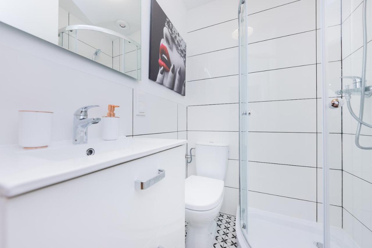 Unit Rooms Warszawa By Metro Rondo Onz Short Rent Idealne Pokoje Na Nocleg W Warszawie Экстерьер фото